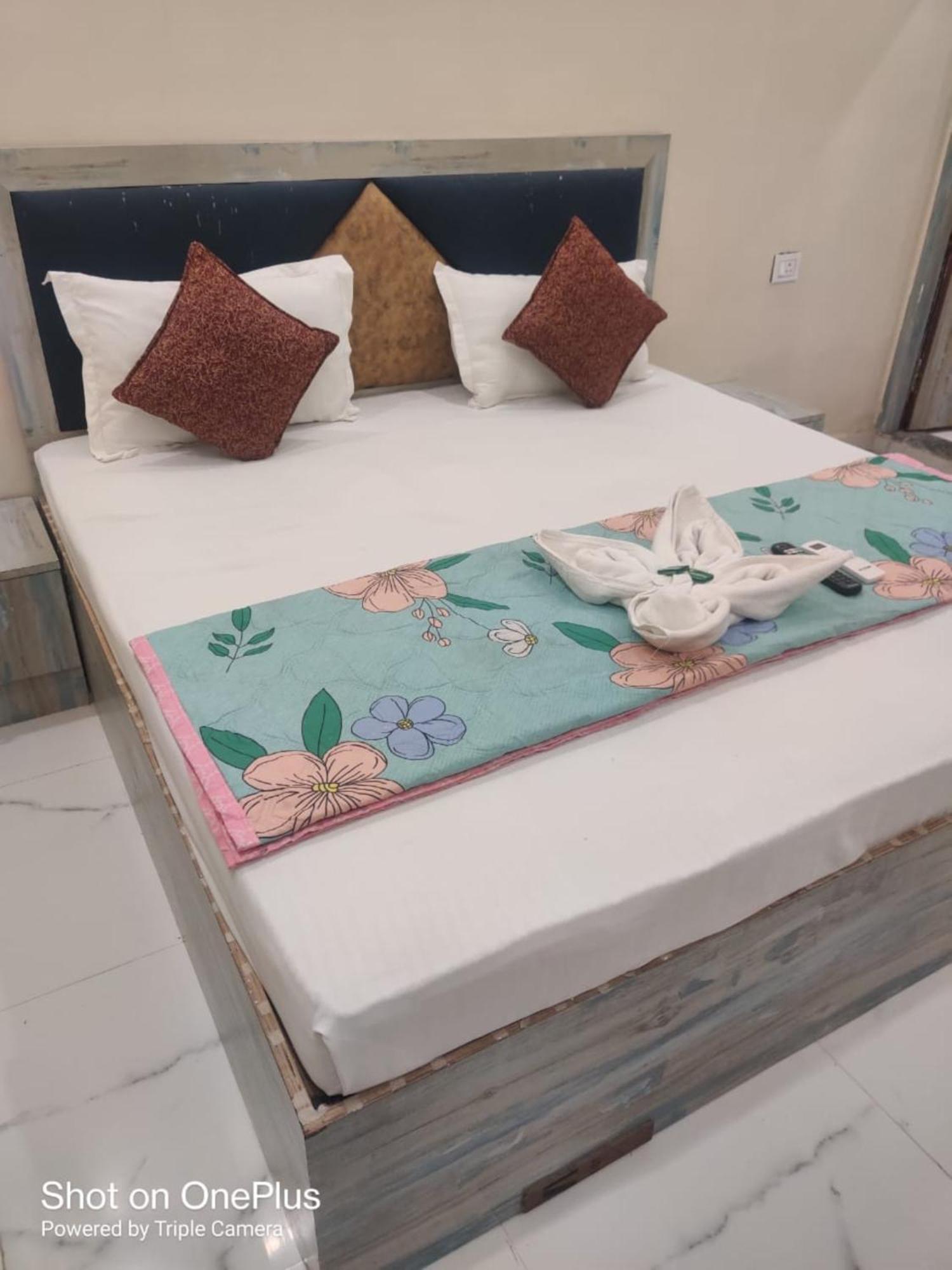Blue # Sagar Near Sea - Newly And Decorated With Fully Air Conditioning- Lift & Parking Facilities - Choice Of Travellers 4* Puri