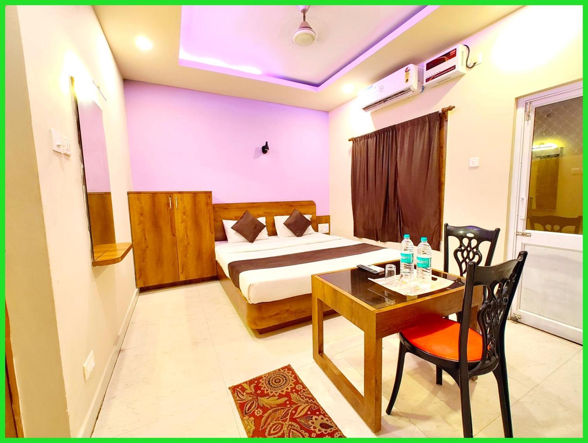 Blue # Sagar Near Sea - Newly And Decorated With Fully Air Conditioning- Lift & Parking Facilities - Choice Of Travellers Puri